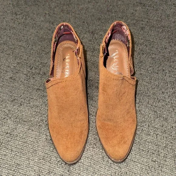 Very G Lilly Women's Bootie Sz 7.5 Brown Corduroy Casual Pull On Ankle Boots - Picture 2 of 8